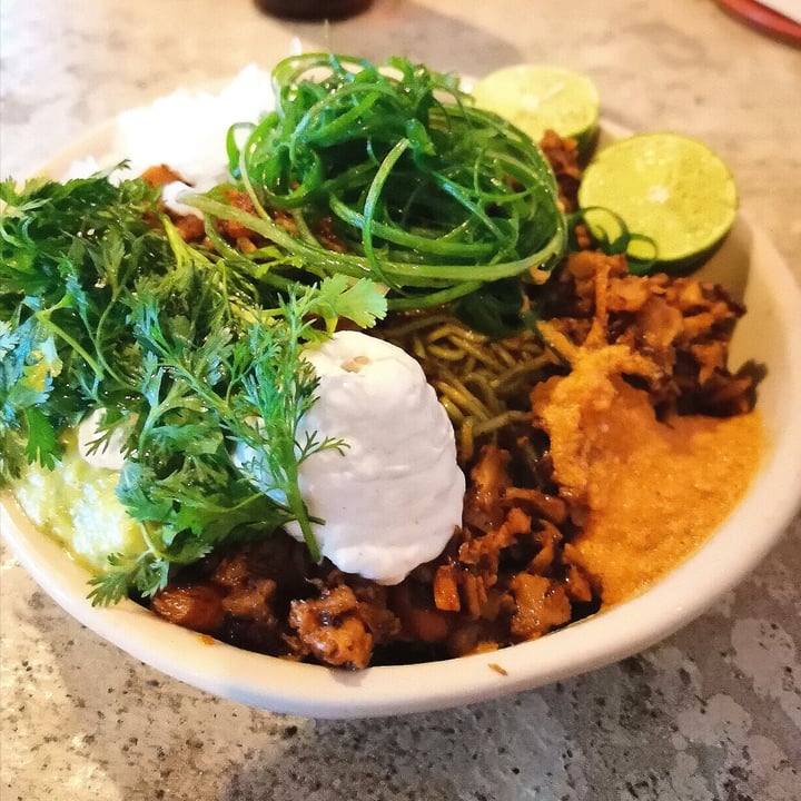 photo of Los Loosers Mazesoba de Asada shared by @iztapavegans on  01 Apr 2022 - review