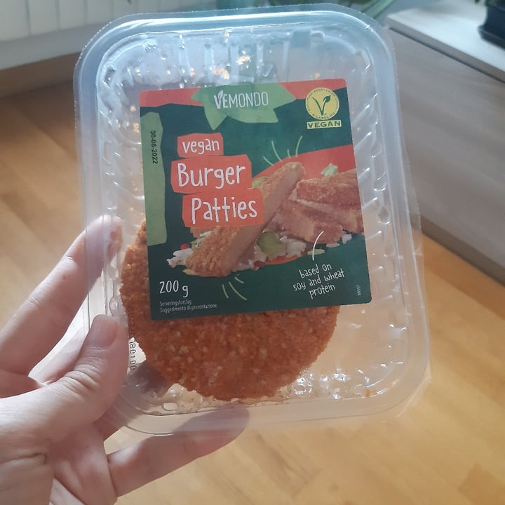 photo of Vemondo vegan burger patties shared by @lilychouchou on  24 Sep 2022 - review