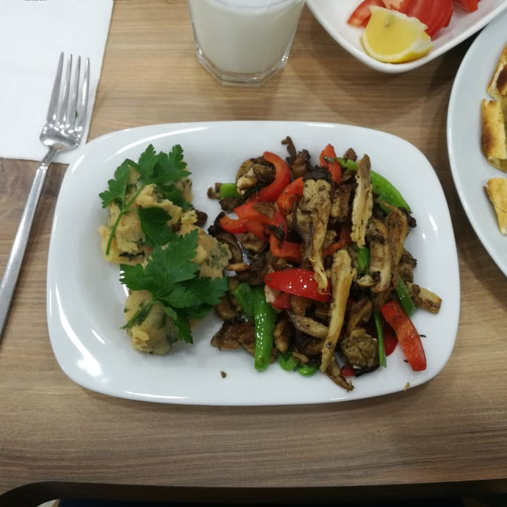 review photo of Vegan Masa Patatesli peynirli pide shared by @clarasaten on 09 Dec 2021 - review