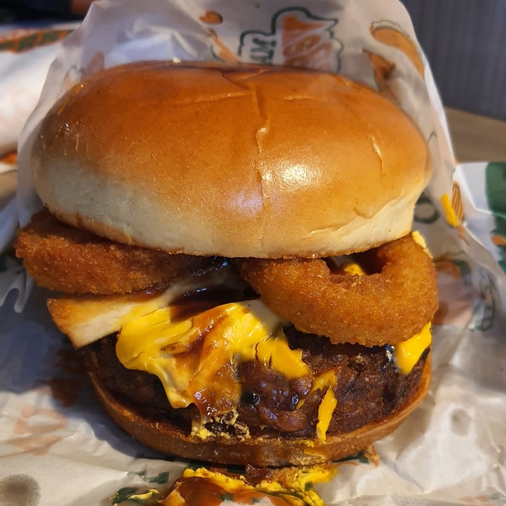 review photo of Master Veggie Cheddar Onion Bacon shared by @erikalivegan on 08 Feb 2022 - review