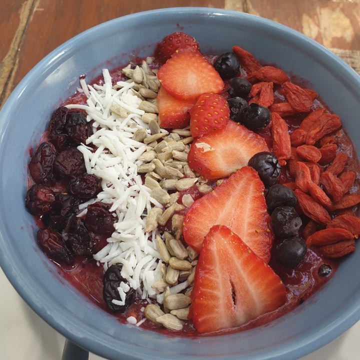photo of Sirena Morena Red Smoothie Bowl shared by @littleredmushroom on  16 Mar 2021 - review