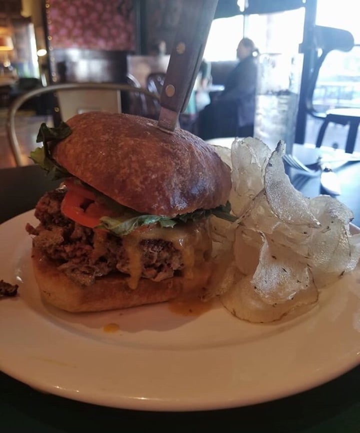 photo of Eloise Cheeseburger shared by @epvegan on  12 Feb 2019 - review