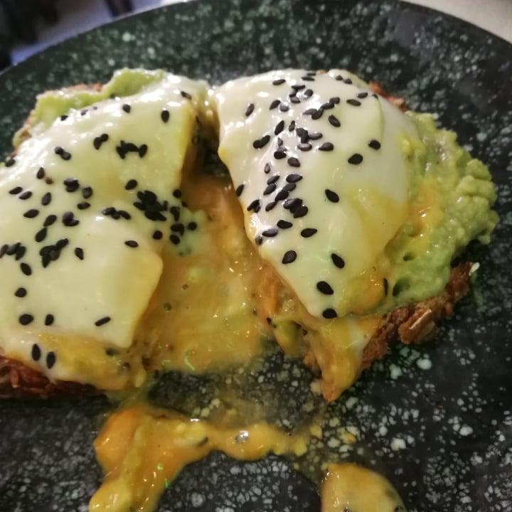 review photo of Frutas Prohibidas Huevos Benedict shared by @lorelorelein on 15 Dec 2021 - review