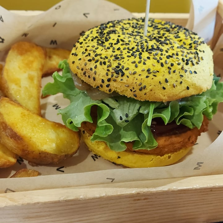 photo of Flower Burger Spicy Cecio shared by @anninaerre on  21 Sep 2022 - review