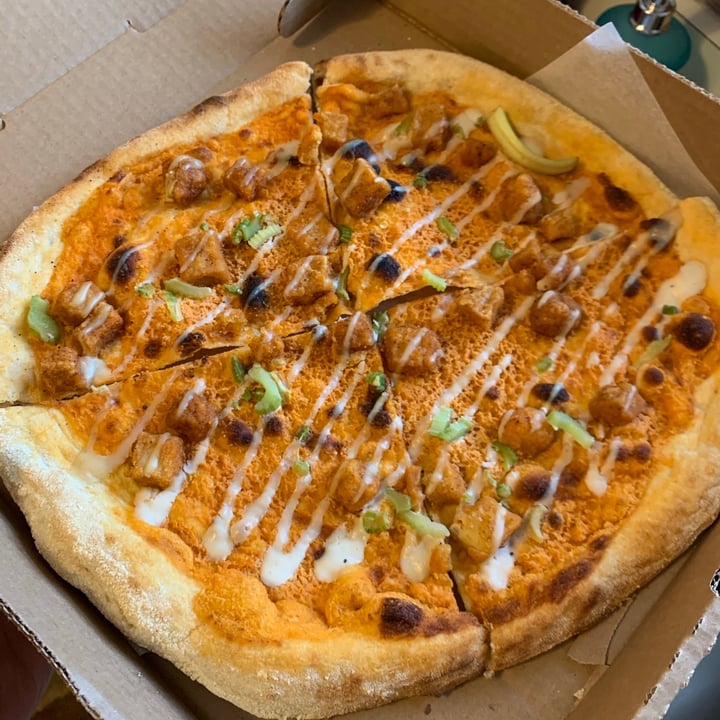 photo of Plant City Buffalo Chickn Pizza shared by @lpellino29 on  23 Nov 2020 - review