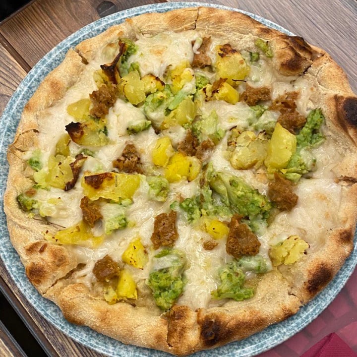 photo of Rifugio Romano Pizza Broccolona shared by @unveganocometrainer on  18 Apr 2022 - review