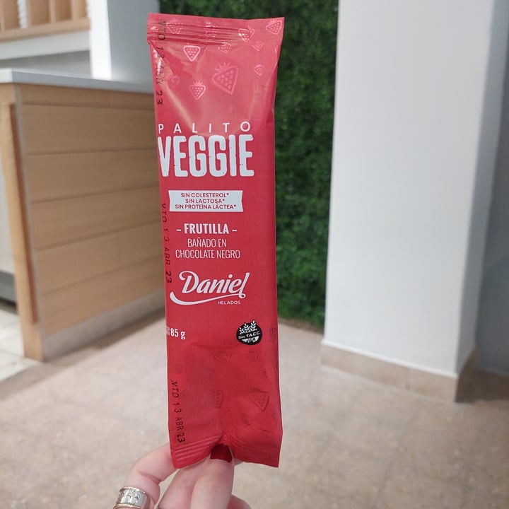 review photo of Daniel Helados Palito Helado Frutilla Bañado En Chocolate Negro shared by @sofbntz on 01 Dec 2022 - review