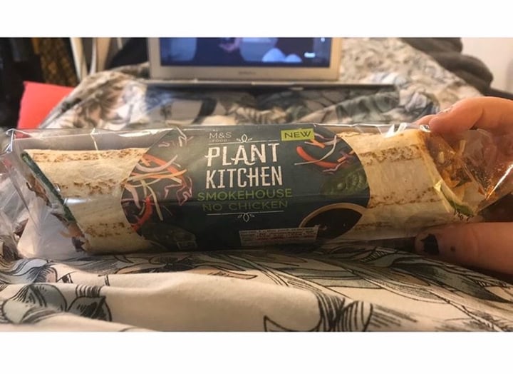 photo of Plant Kitchen (M&S) No Chicken Smokehouse Wrap shared by @veganfoodlover on  08 Mar 2020 - review
