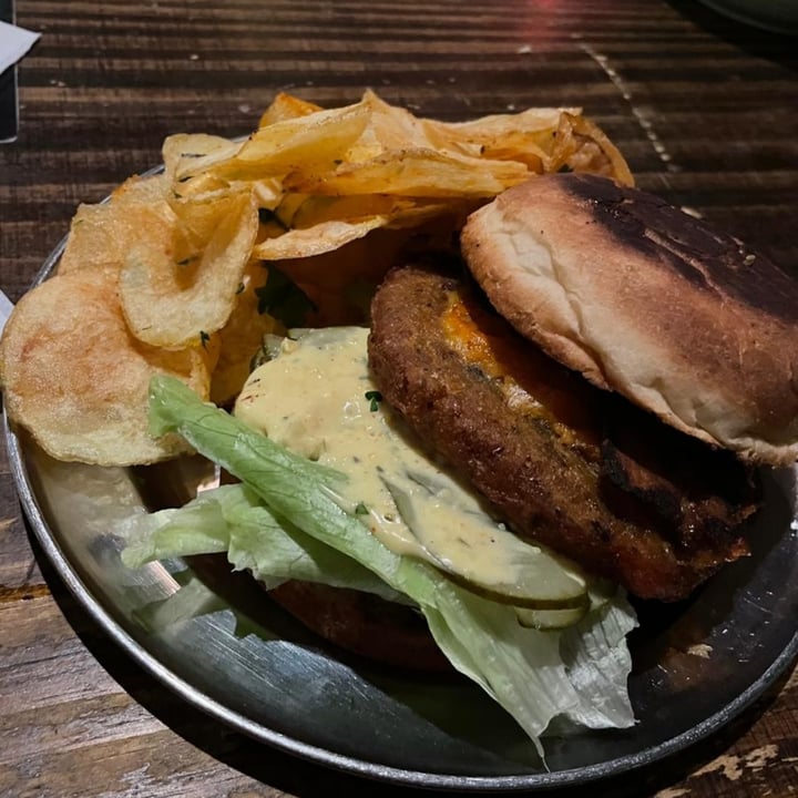 photo of El Banco Rojo Hamburguesa vegan de la semana shared by @camreggae on  21 Jul 2021 - review