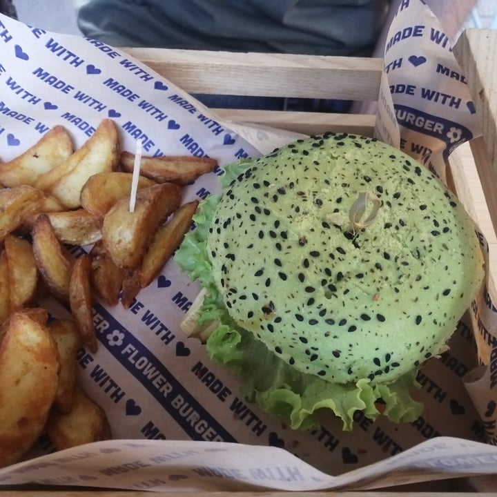 photo of Flower Burger Grinch Burger shared by @lisabambinasaggia on  03 Apr 2022 - review