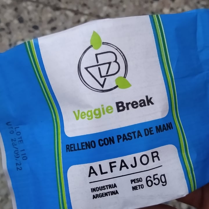 photo of Veggie Break Alfajor relleno con pasta de maní shared by @seleneveg on  02 Aug 2022 - review