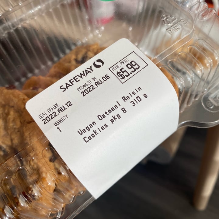 review photo of Safeway Vegan Oatmeal Raisin Cookies shared by @biancajspag on 08 Aug 2022 - review