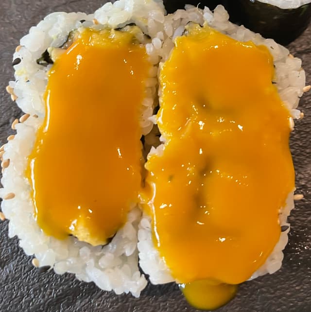 「uramaki arcobaleno senza surimi」の料理の写真