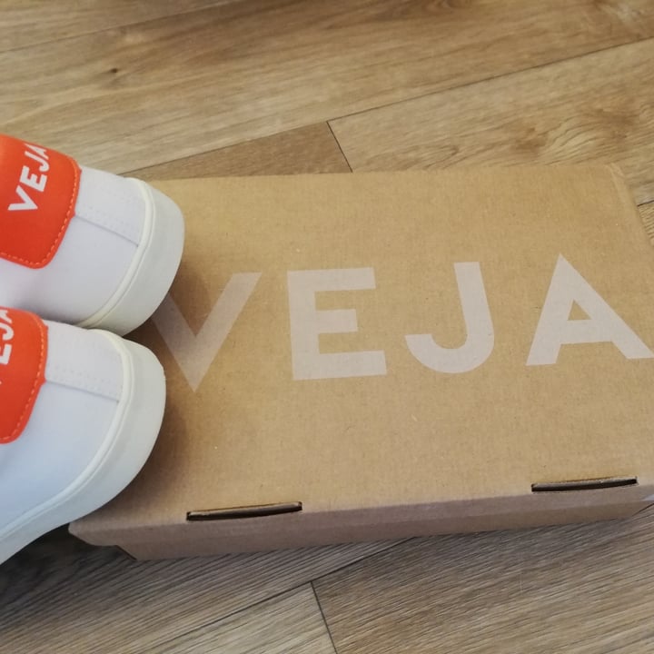 photo of Veja Esplar SE Canvas Sneaker in White, Babe, and Orange shared by @mareikeks on  08 Apr 2022 - review