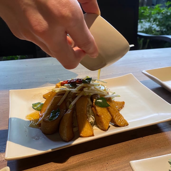 photo of Hum Vegetarian, Garden & Restaurant Scallop King Mushroom Salad with Apple Sauce shared by @tiny-traveller on  27 Dec 2020 - review