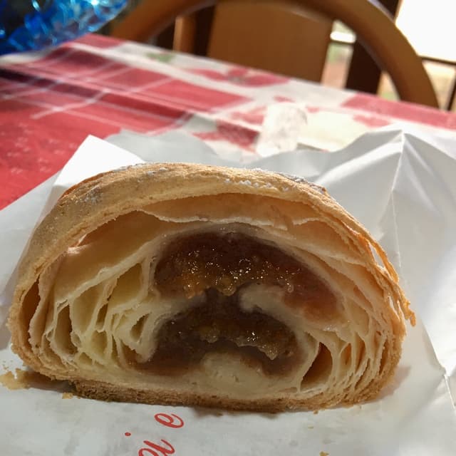 Photo of the dish “Cornetto con marmellata”