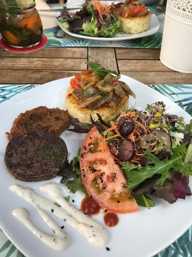 Photo of the dish “Hamburguesa de Seitan Con Risotto Y Queso Vegano”