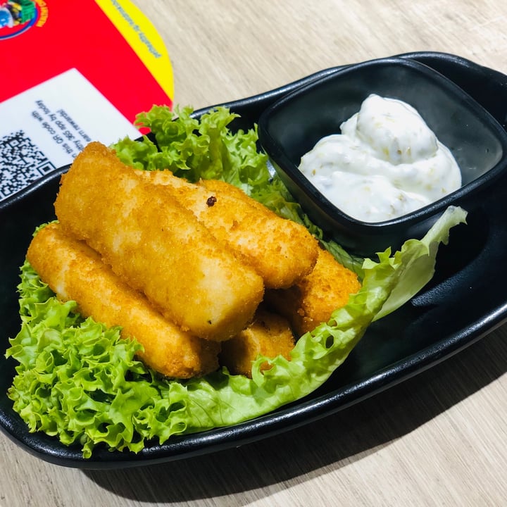 photo of Greendot Junction 8 Fish Fingers served with Tartar Sauce shared by @xinqiooi18 on  08 Jun 2021 - review