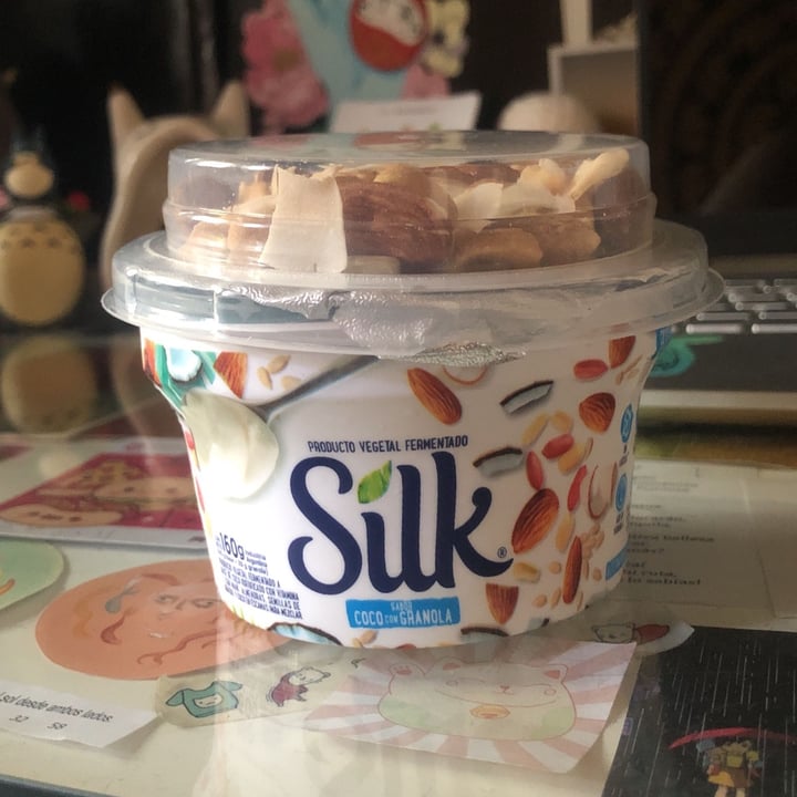 photo of Silk yogurt coco con granola shared by @victoriavillar on  13 Dec 2022 - review