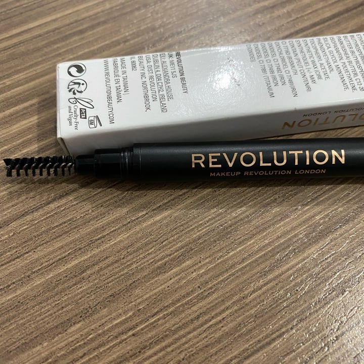 photo of Revolution Beauty Duo Brow Definer shared by @carolinasternenstaub on  16 Nov 2021 - review