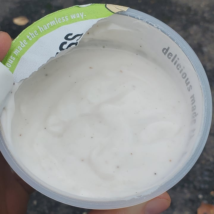 photo of Harmless Harvest Vanilla coconut yogurt shared by @brtjohns on  28 Oct 2021 - review