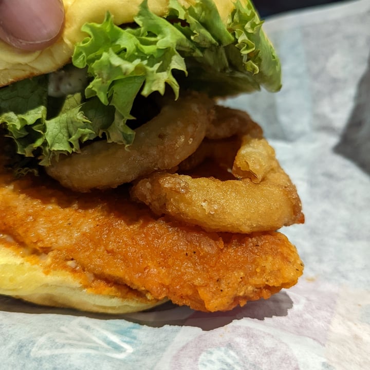 review photo of V Burger Vegan Hot Chicken Sandwich shared by @jmarikar on 04 Dec 2021 - review