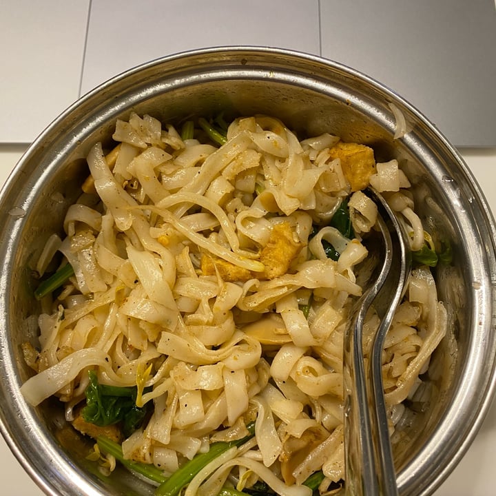 review photo of 24 hours Vegetarian Food @ East Singapore (Pasir Ris) Veg Thai Style Fried Kway Teow shared by @blxck on 01 May 2022 - review