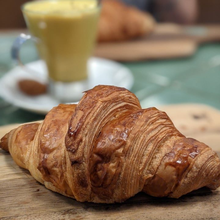 photo of Privé Tiong Bahru Croissant shared by @shawneofthedead on  13 Sep 2020 - review