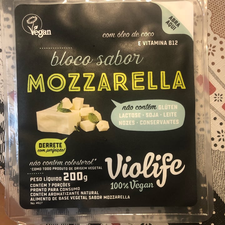 photo of Violife Queijo, tipo bloco sabor mozzarella, marca Violife shared by @fevalente on  10 Dec 2022 - review