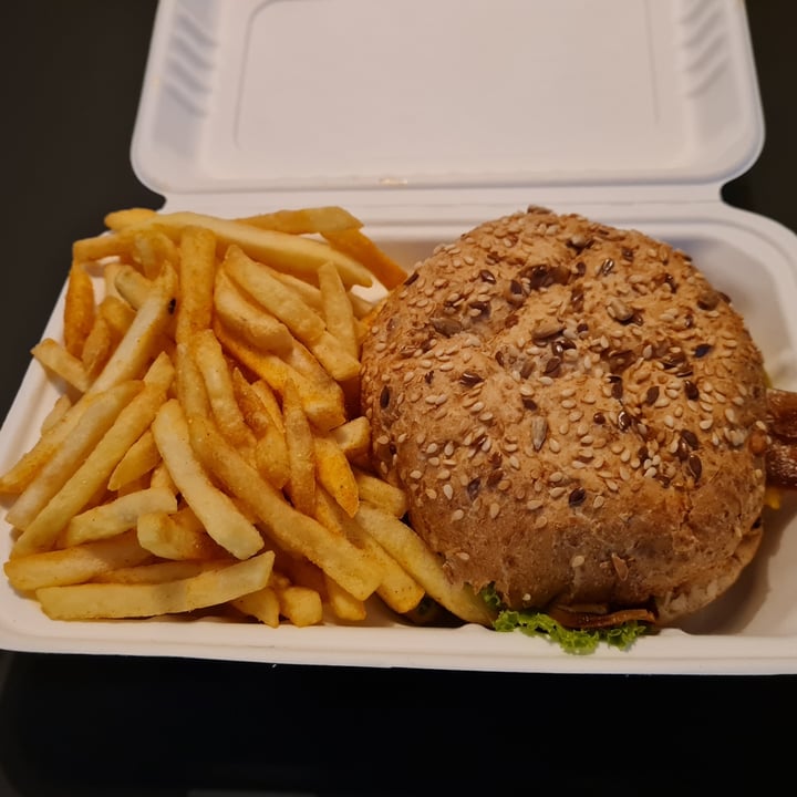 photo of The Fussy Vegan Smokey Jalapeno Burger shared by @makeadifference on  19 Jun 2022 - review