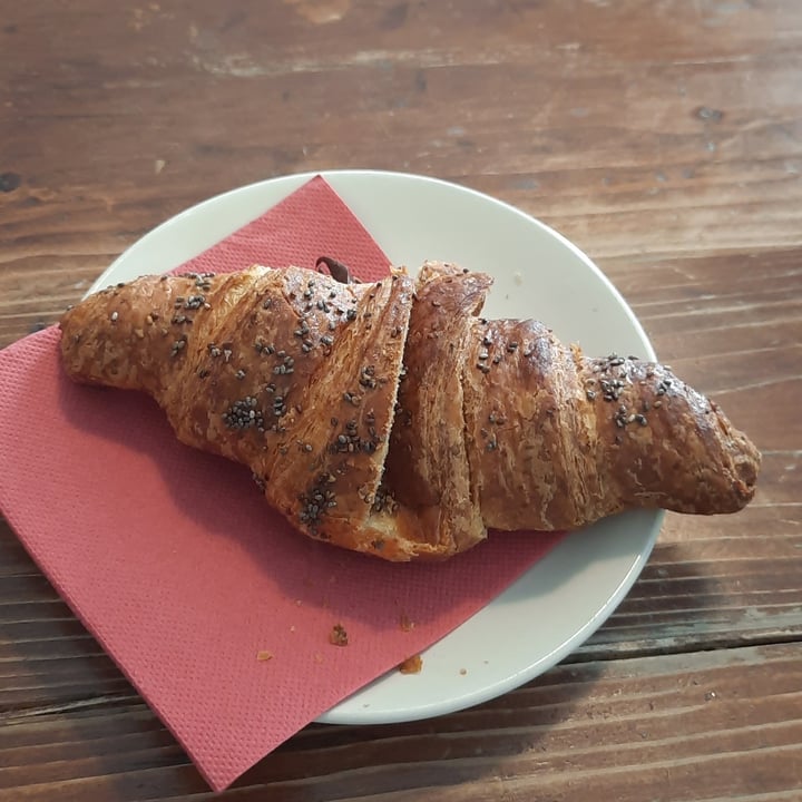 photo of Dulcamara Vegan Bakery & Bistrot Cornetto Alla Nocciola shared by @saraborsati on  24 Sep 2022 - review