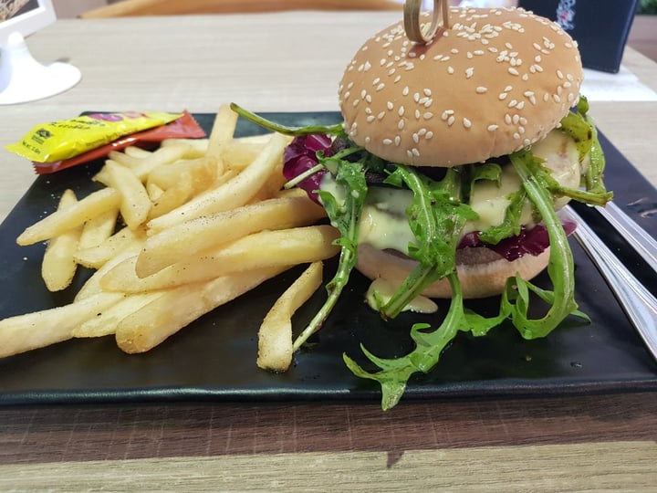photo of Greendot Vivocity Fresh Mix Mushroom Burger with Fries (Vegan) shared by @shanna on  13 Jan 2019 - review