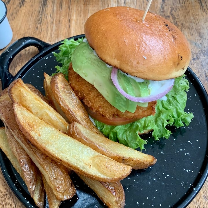 review photo of AMADO 27 • BAR & COCINA Veggie Burger shared by @rociogonzalez on 18 Aug 2021 - review