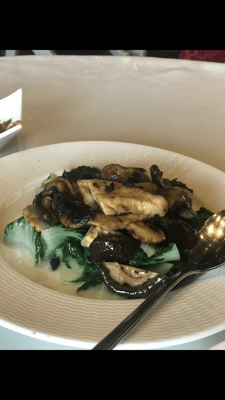 photo of Shisen Hanten Sautéed seasonal vegetable with duo mushrooms and truffle oil shared by @letusbeheroes on  06 May 2018 - review
