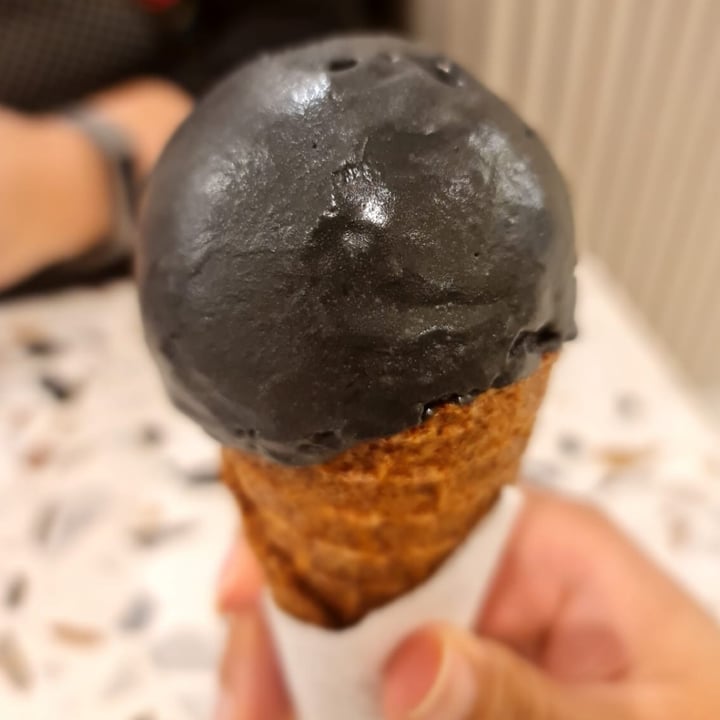 review photo of Kind Kones Charcoal Vanilla Ice Cream shared by @culinaryworkout on 04 May 2021 - review