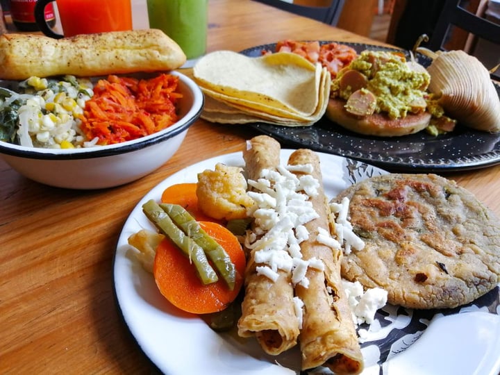 photo of ELK Vegan Bistro Buffet Mexicano shared by @maruvegana on  13 Jan 2020 - review