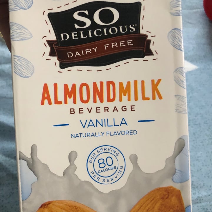 photo of So Delicious Dairy Free Leche de almendras Vainilla shared by @michellepezzotti on  11 May 2021 - review