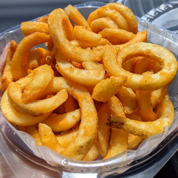 photo of Veegos Curly Fries shared by @veggieassassin on  31 Jul 2022 - review