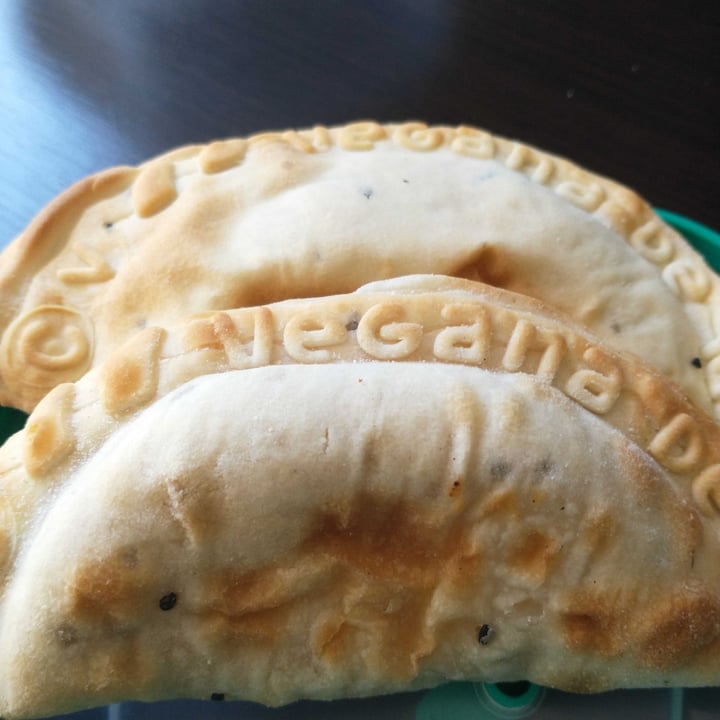 photo of Empanadas de 10 Empanada jamon y queso shared by @marpoisonheart on  08 Nov 2020 - review