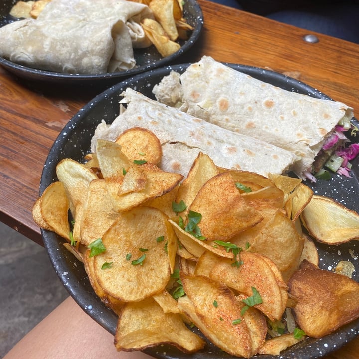 review photo of El Banco Rojo Wraps De Falafels shared by @noeliadoniselli on 05 Apr 2021 - review