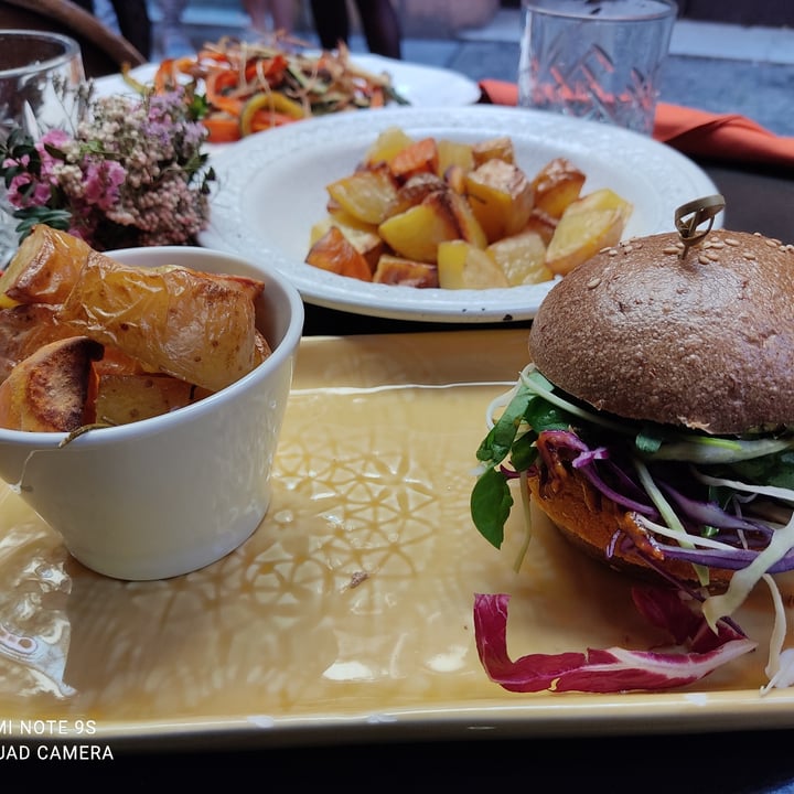 review photo of Botanica Lab Cucina Burger quinoa shared by @giuliacocozza on 14 Aug 2021 - review