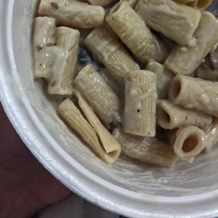 review photo of El patio vegan Penne Rigate Con Crema Y Hongos shared by @danyelana on 31 Aug 2022 - review