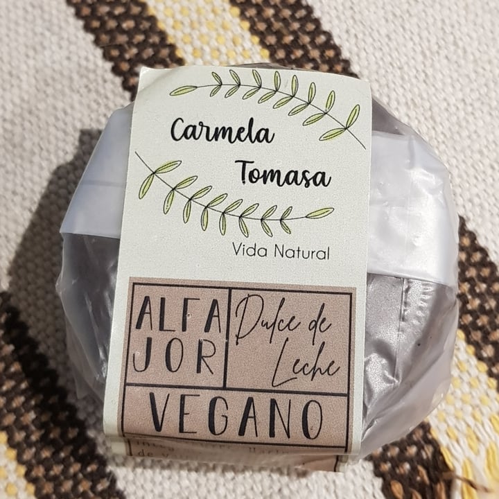 photo of Carmela Tomasa Alfajor Dulce de Leche Vegano shared by @gis88veg on  01 Sep 2021 - review