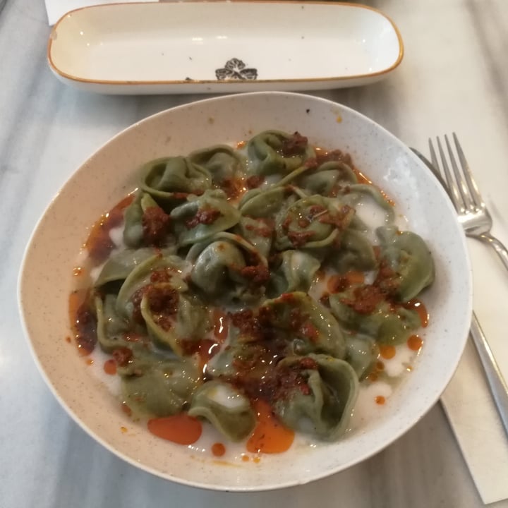 review photo of kafeNAsanat Vegan Café Vegan Spinach Ravioli (Manti) shared by @martantina on 02 Mar 2022 - review