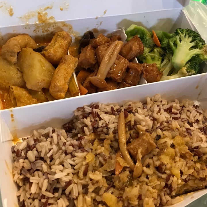 photo of Greendot Vegetarian Bugis Junction 1 Main + 2 Greens Bento shared by @mayonnaise on  05 Oct 2021 - review