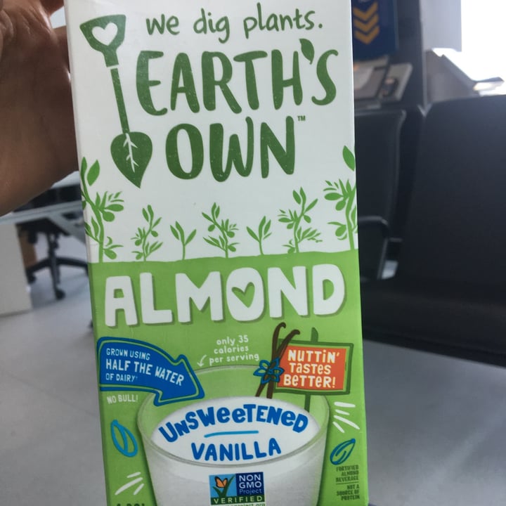 photo of Earth's Own Almond Unsweetned Vanilla shared by @hungrywoman on  30 Jul 2022 - review