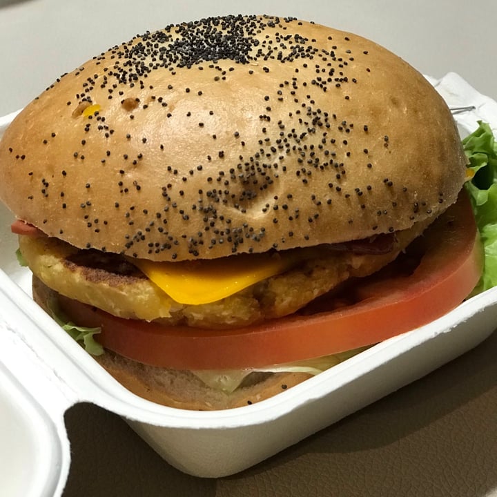 photo of Veggie Burger Hamburguesa Americana shared by @oterix on  30 Jun 2020 - review