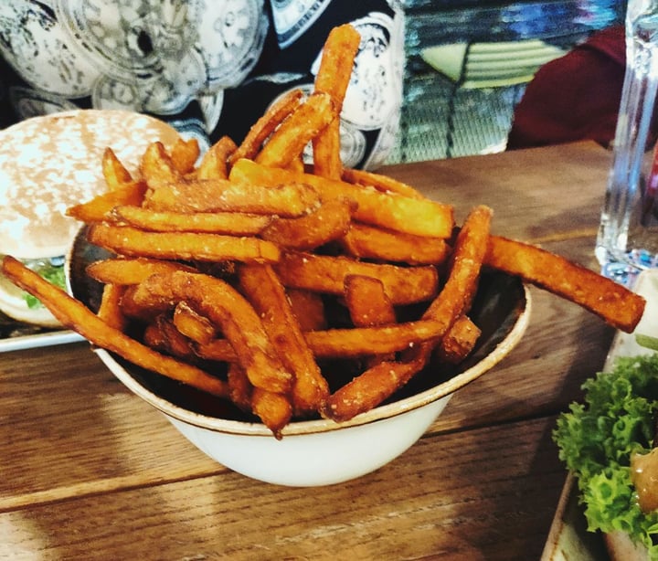 photo of Hans Im Glück German Burgergrill Sweet Potato Fries shared by @hownowbrownkow on  06 Jan 2019 - review