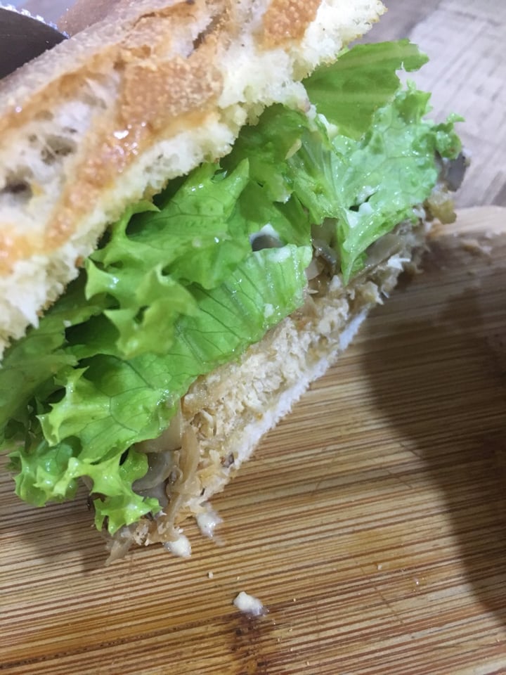 photo of nomVnom Bistro King Mushroom Head Burger shared by @iloveplantssomuch on  06 Oct 2019 - review