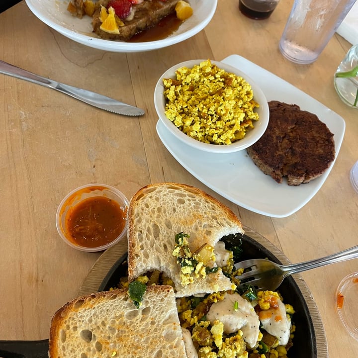 photo of Halcyon Vegan Skillet shared by @ellesegarcia on  02 Jun 2022 - review